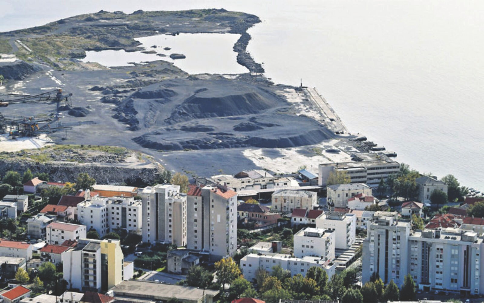 Dugi Rat: trovanje slijepom ambicijom